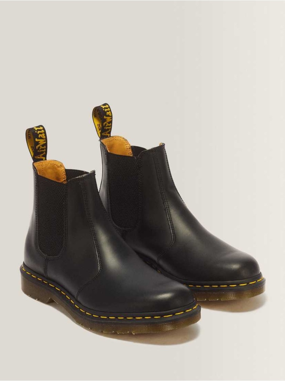 2976 YELLOW STITCH SMOOTH LEATHER CHELSEA BOOTS